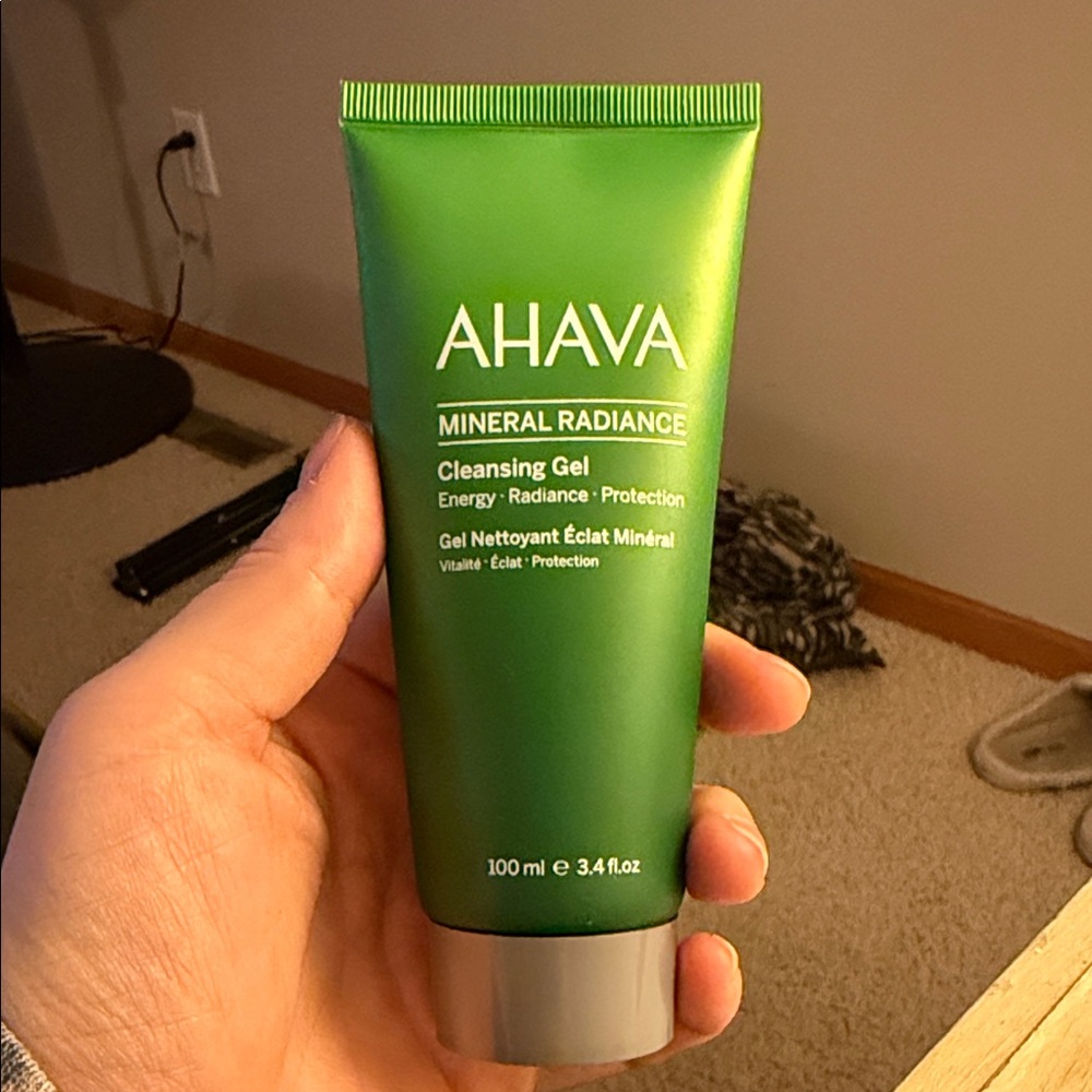 AHAVA Mineral Radiance Gel in Vibrant Green
